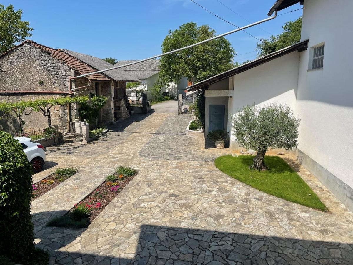 Apartma Pri Cesarjevih Sezana