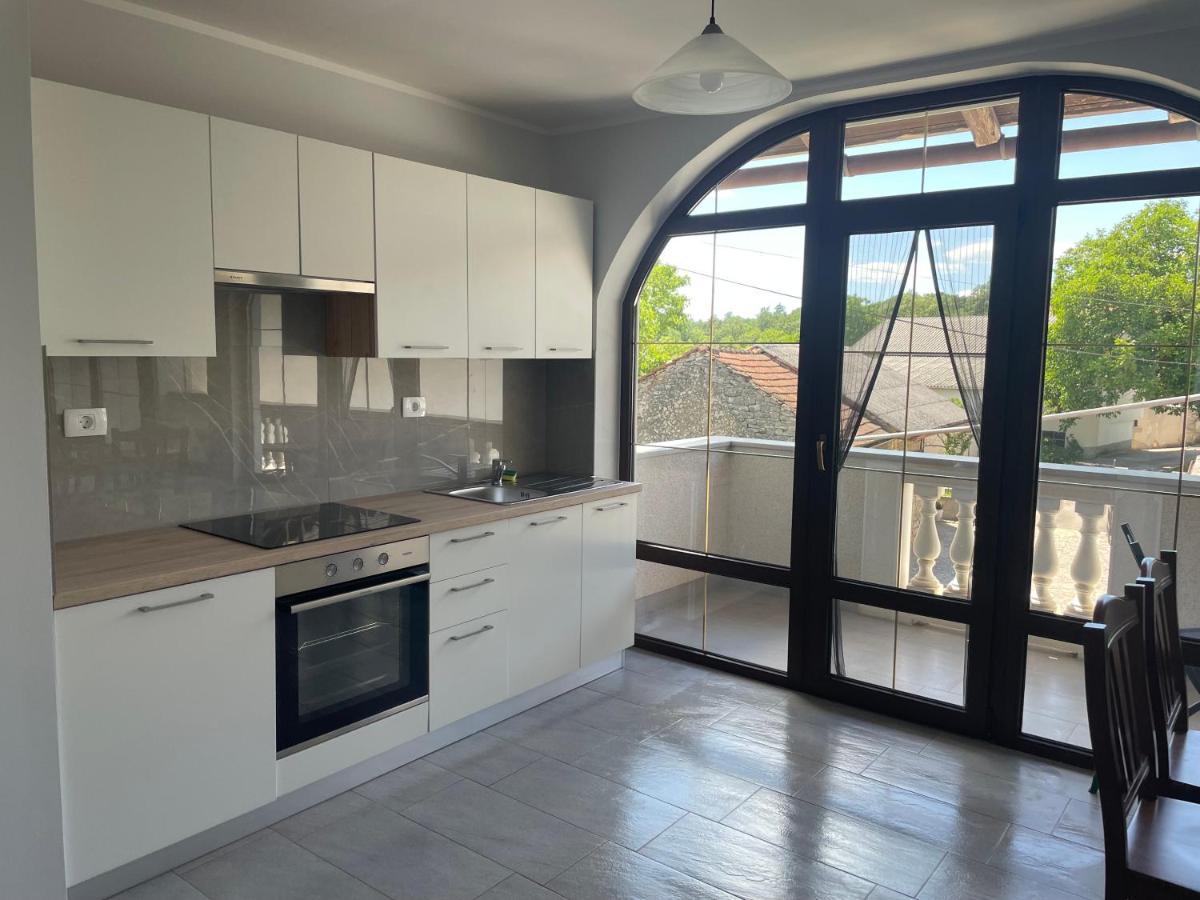 Apartma Pri Cesarjevih Apartment Sezana