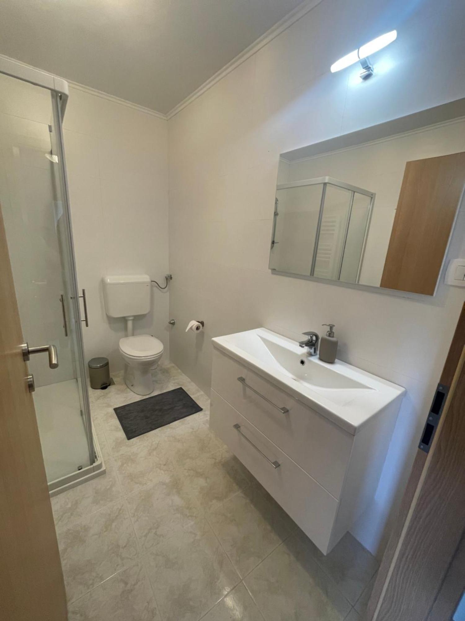Apartma Pri Cesarjevih Sezana